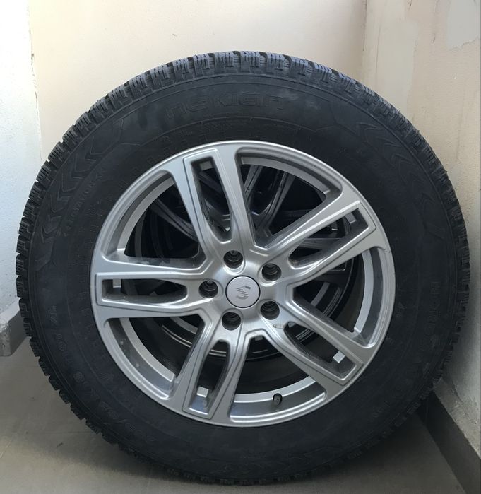 Продам зимние шины Nokian, 236/65/18, с дисками, б/у