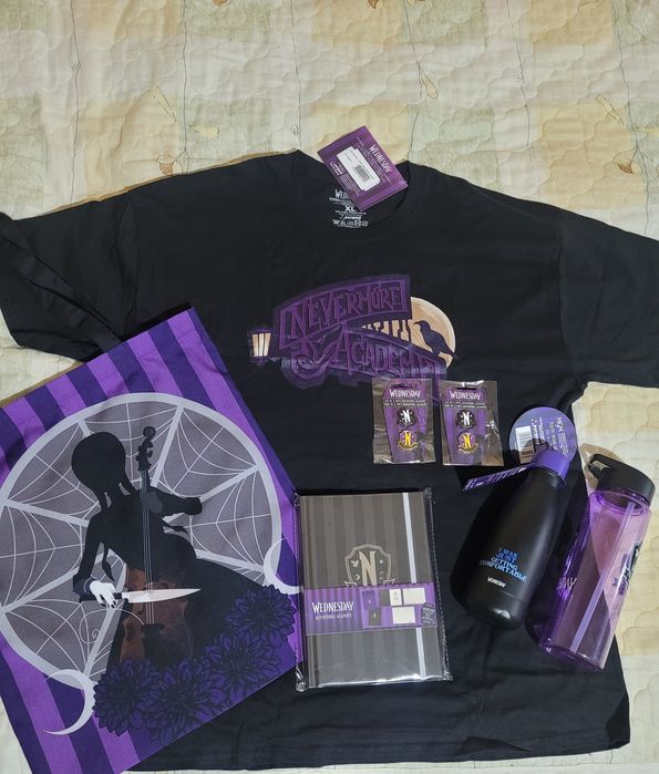 Рекламни  продукти от сериала Wednesday