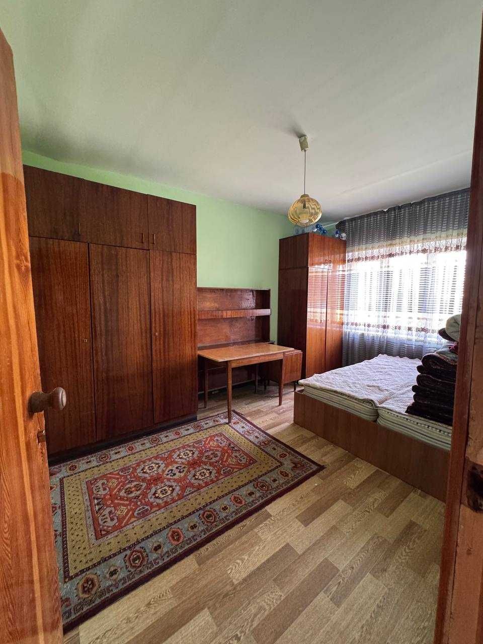 Продаётся 3-х комнатная квартира на Буюк Ипак Йули (МАКСИМ ГОРЬКИЙ)