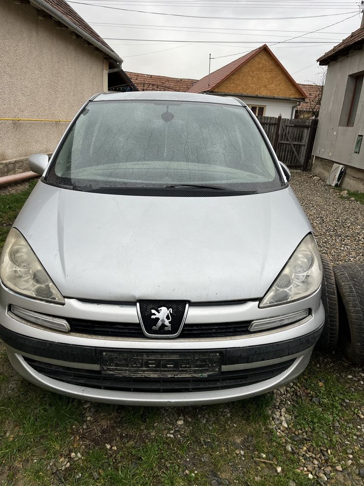 Dezmembrez peugeot 807. 2,2 diesel. 2004