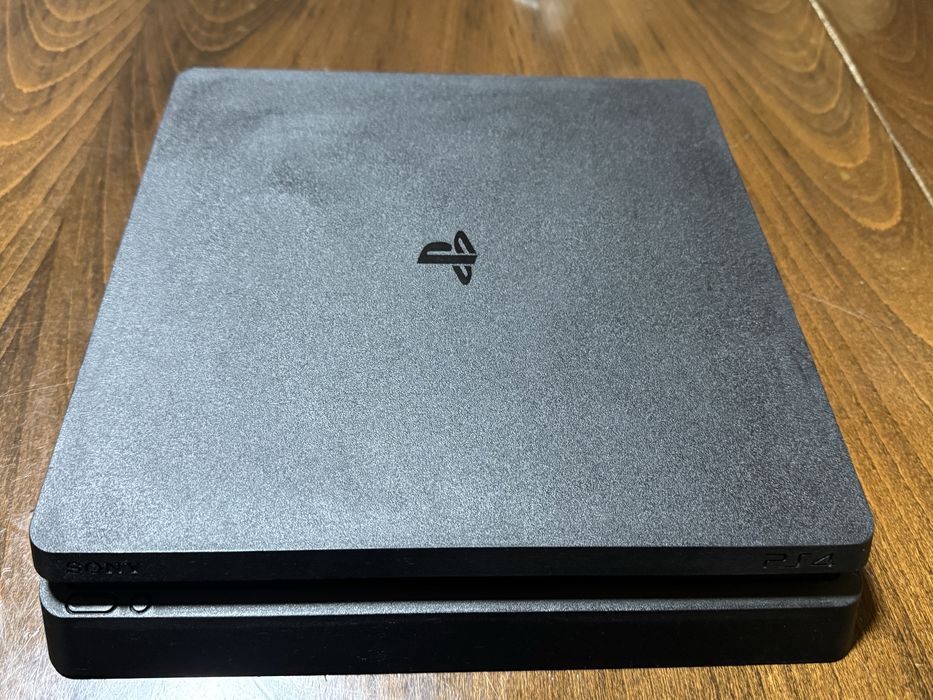 Playstation 4 slim 1 TB перфектен