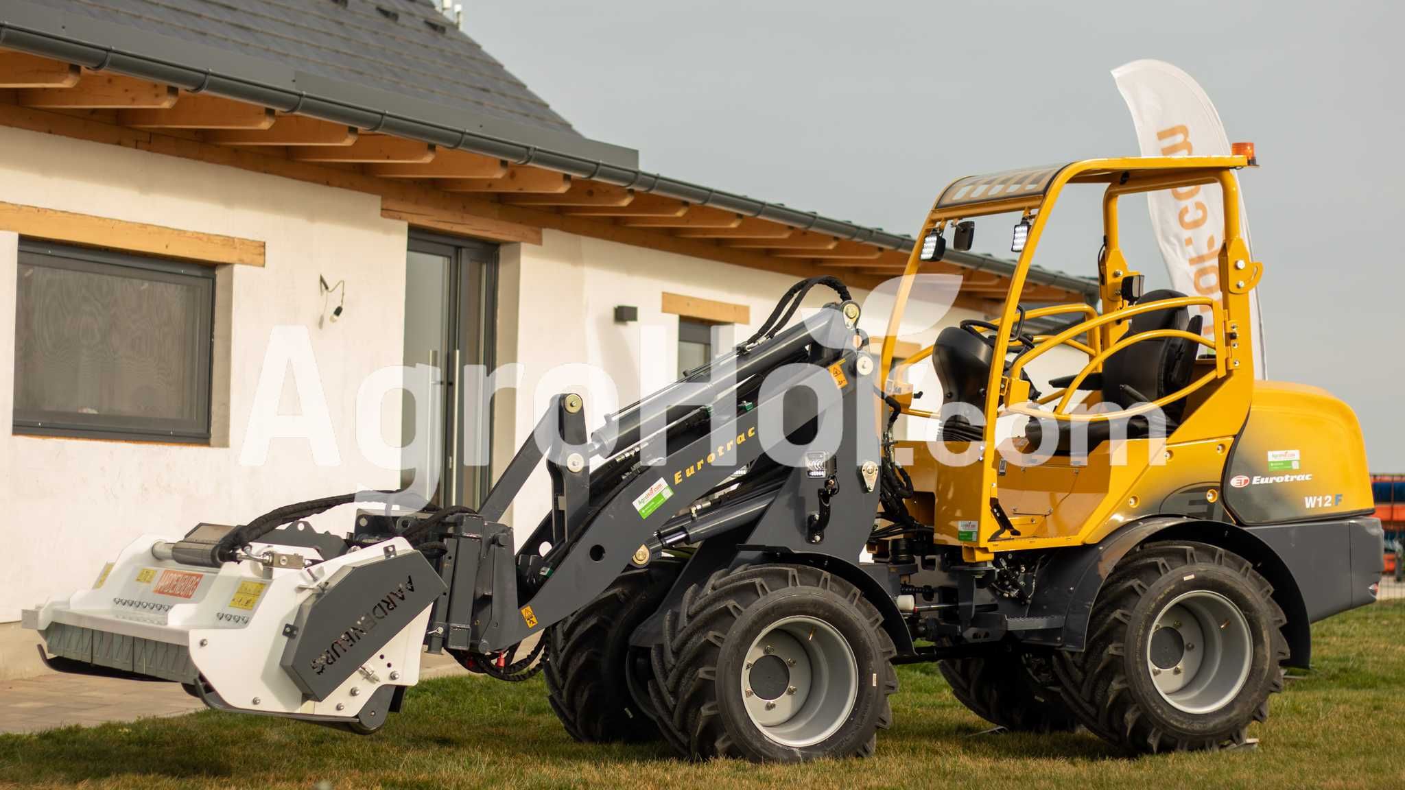 Mini încărcător (max 1280-2780 kg) / Eurotrac W12