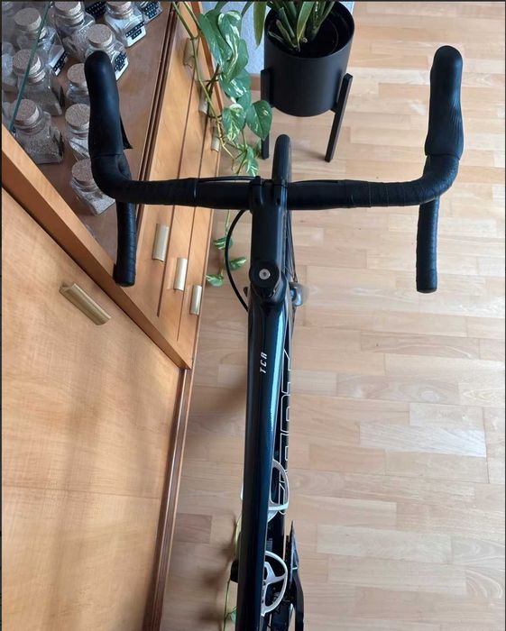 Bicicleta Cursiera 2023 Giant TCR Advanced Disc 1 Shimano 105 Di2 2x12