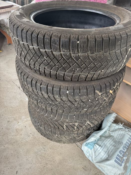 Продам зимние шины Pirelli ice zero 23 года можно сказать новые