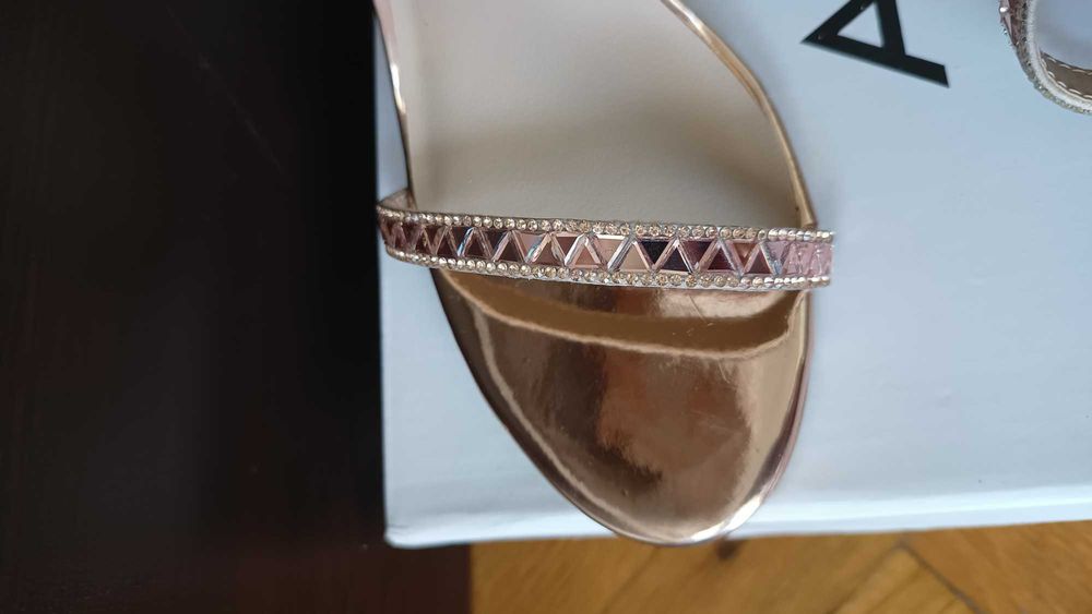 Страхотни високи сандали Aldo 39 номер
