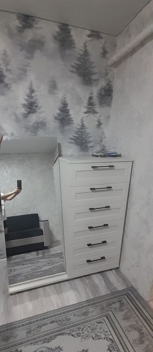 Продам комод с зеркалом