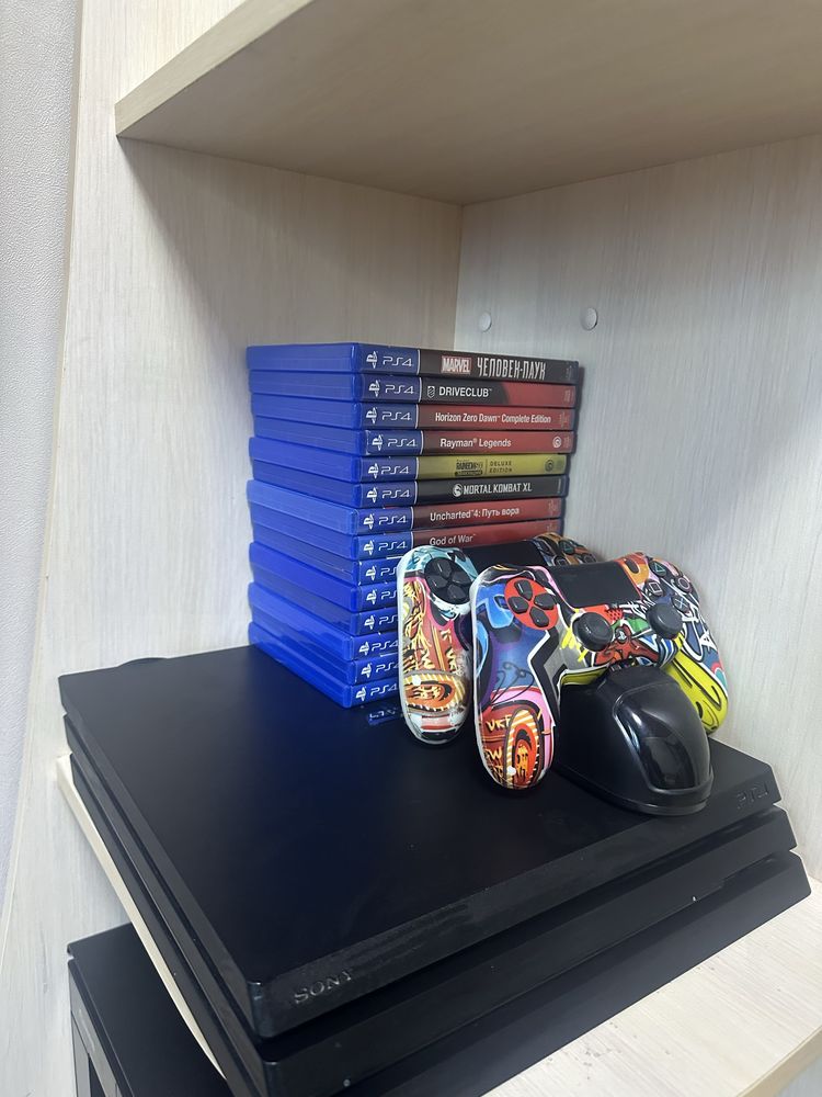 Продам PS 4 Pro с дисками в идеальном состоянии.