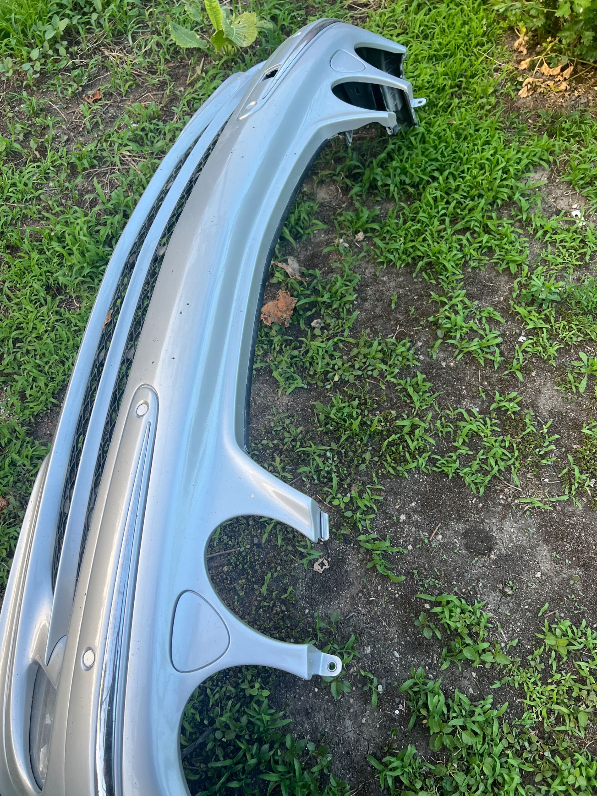 Предна броня Мерцедес В 211 Mercedes  W 211
