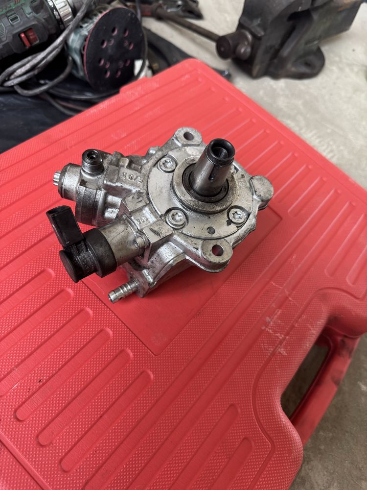 Pompa injectie bmw 5series 2.0D N47