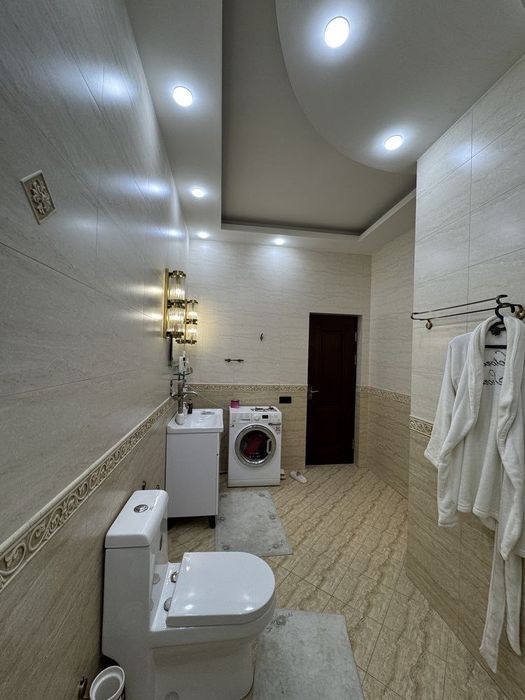 Yakkasaroy Lyuks 4 xona 200M2