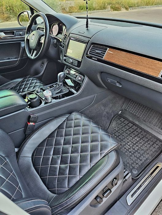 Proprietar vand Volkswagen Touareg R Line 3.0 V6, Anul 2017