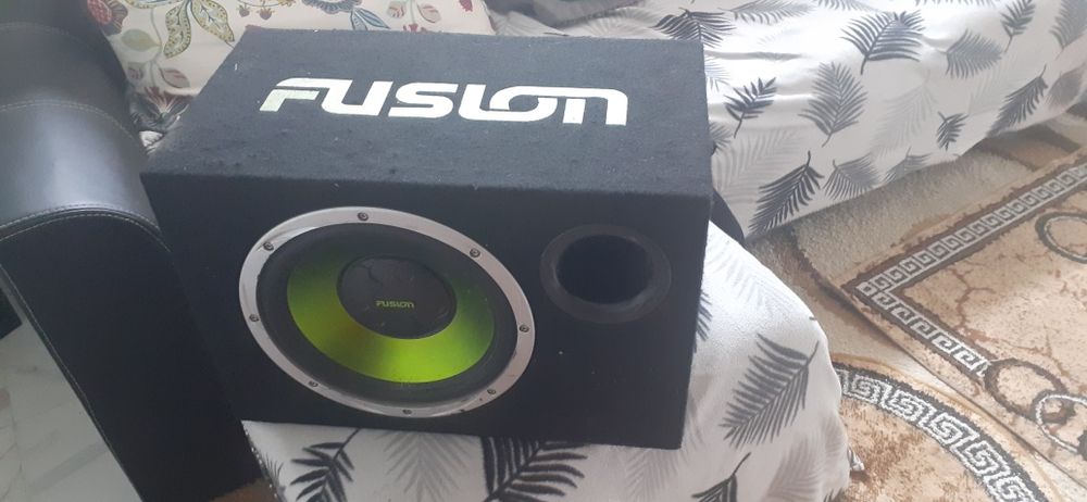 Subwoofer auto pentru bass în sate foarte buna