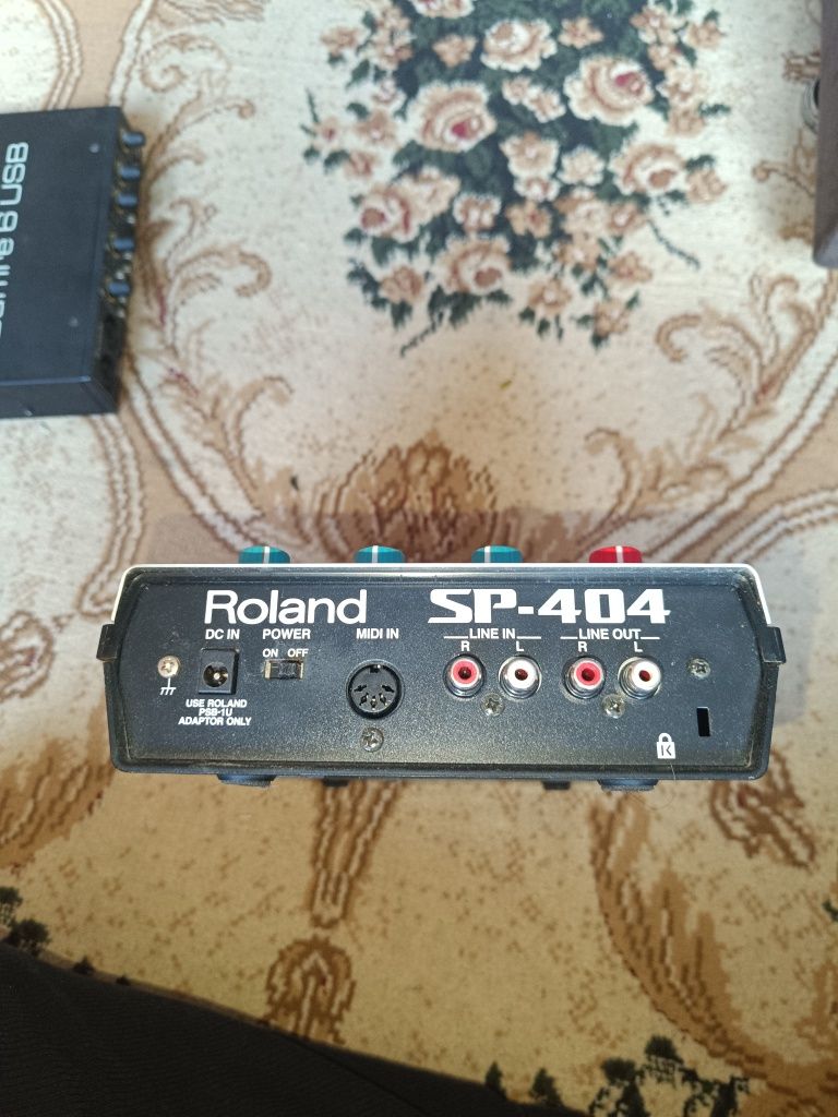 Продам фразовый сэмплер/процессор эффектов Roland SP-404