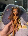 Păpușa monster high clawdeen
