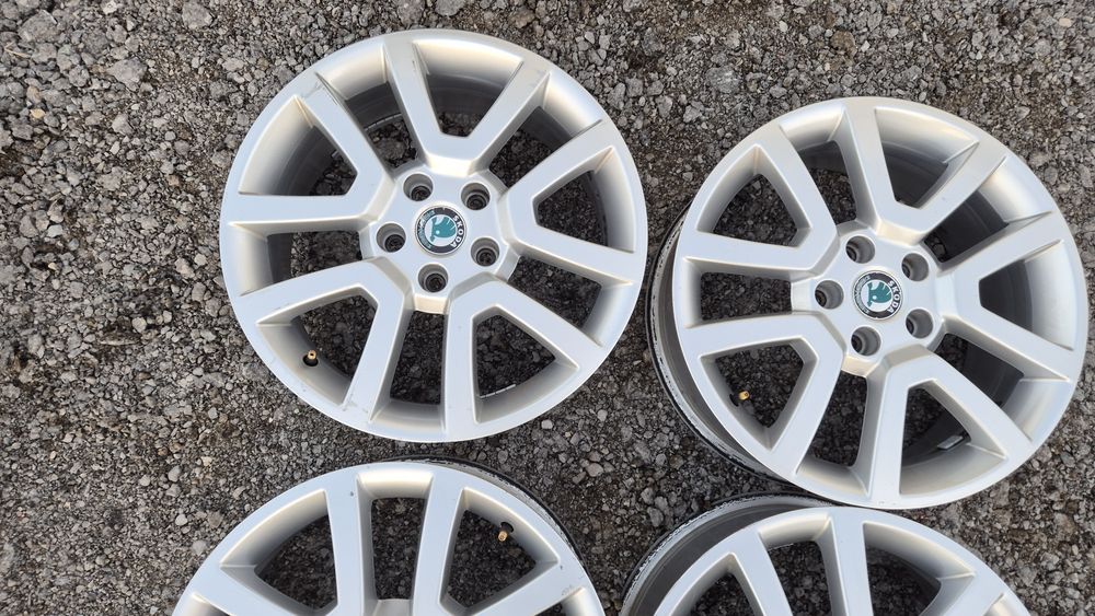 Оригинални джанти Шкода 5/112 Skoda Yeti 5x112

Употребявани, Шумен