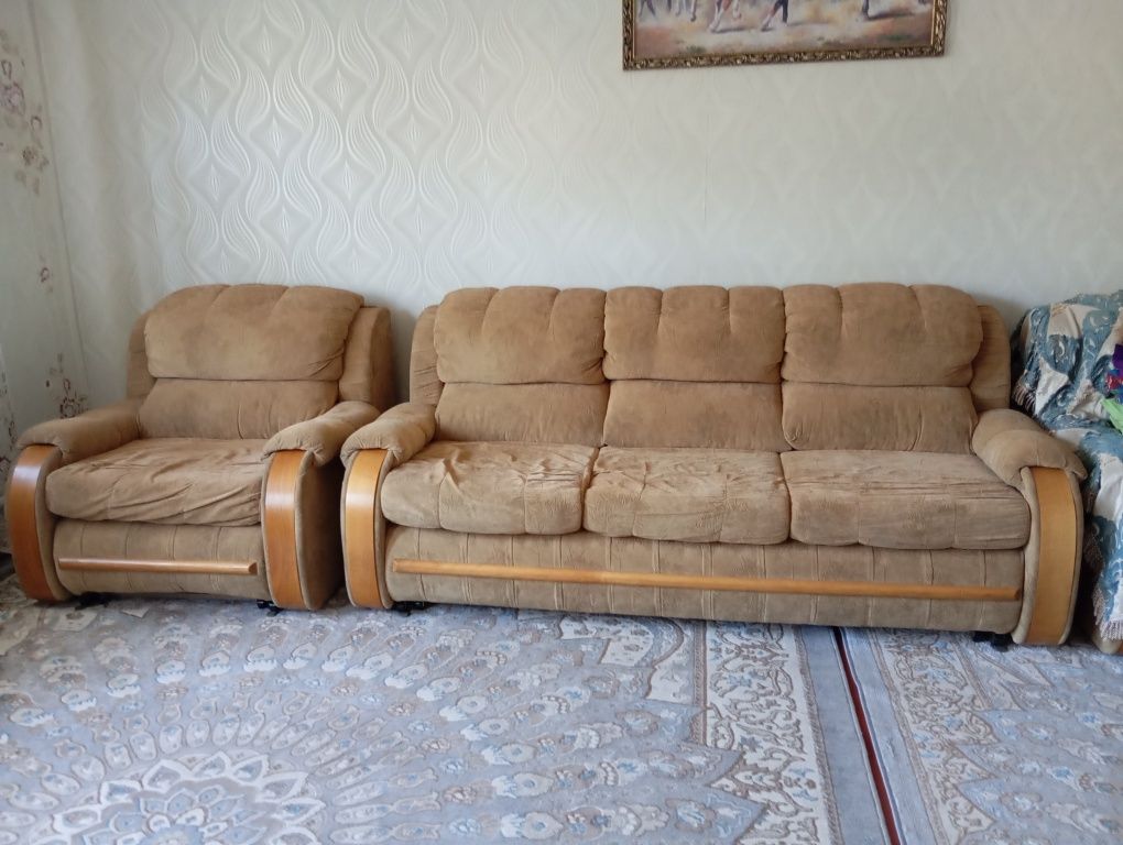 Диван  и два кресло  всё раскладывается