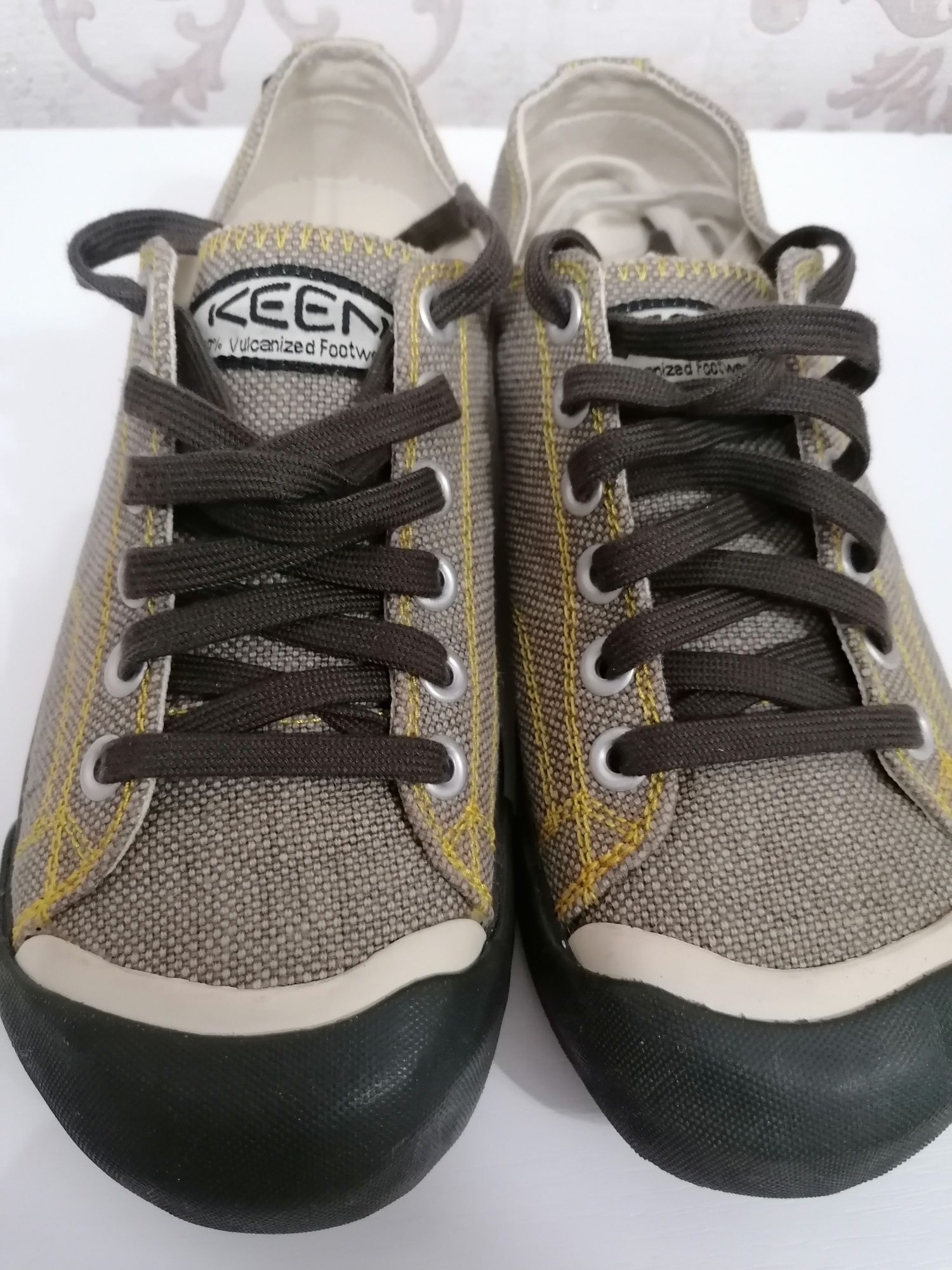 Продам кеды KEEN