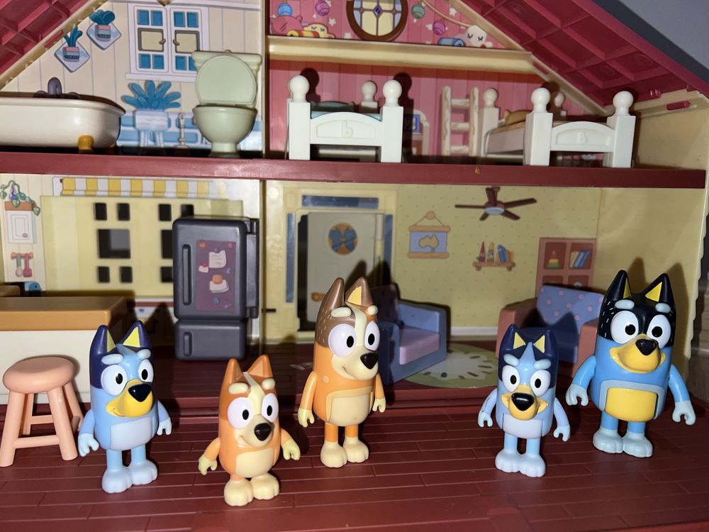 Къщата на Блуи Bluey с фигури