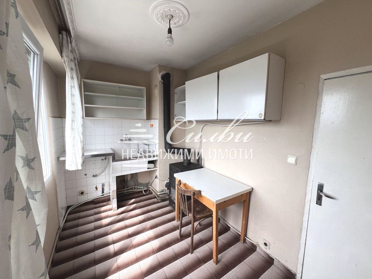 Продава се Двустаен апартамент в Шумен, Тракия - 63 кв.м за 1207 €/кв.м - Снимка #4