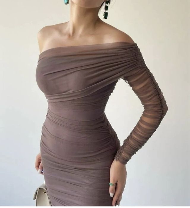 Чисто нова елегантна рокля за повод