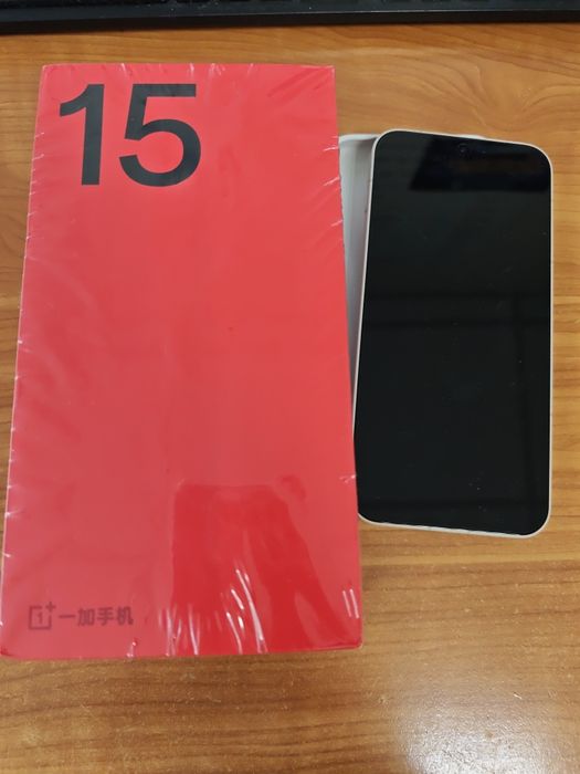 Чисто нов OnePlus 15 16/256GB с Oxygen OS 16 с  Android Auto,