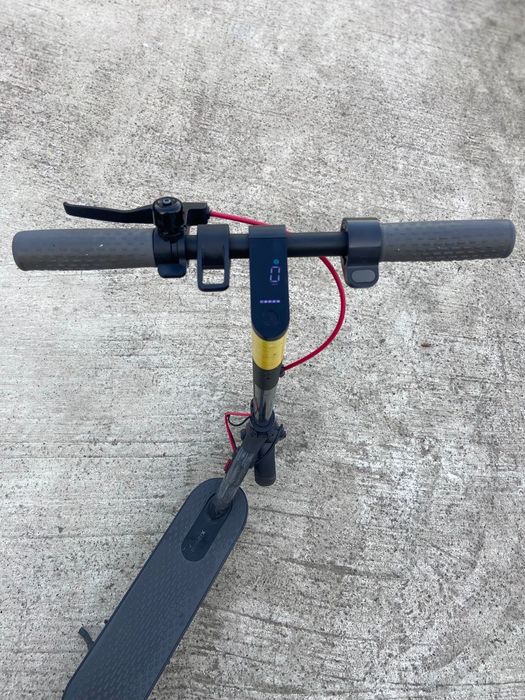 Vând trotineta electrica Xiaomi mi electric scooter 3 lite
