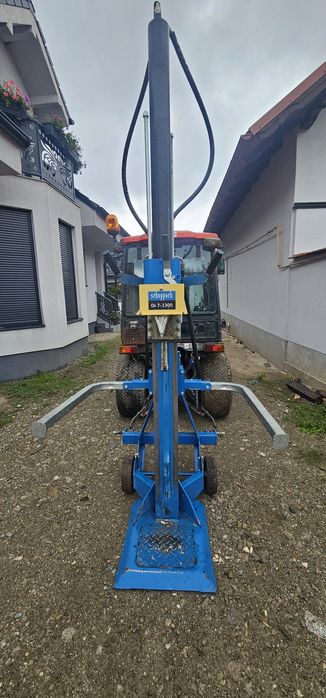Vand crepator lemne dupa tractor hidraulic 
Foarte robust 
Adus