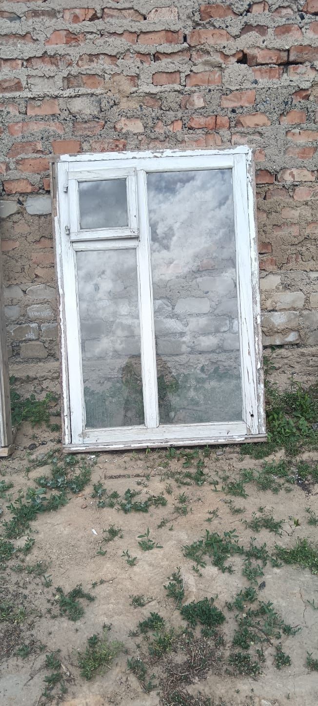 Продаю окна две штуки