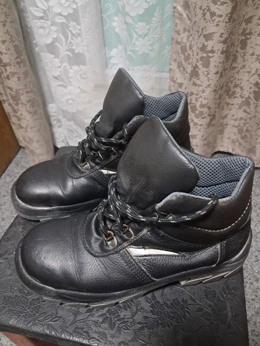 Продам ботинки41р