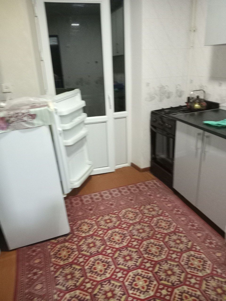 1 комнатная с мебелью и техникой выше Хакимията