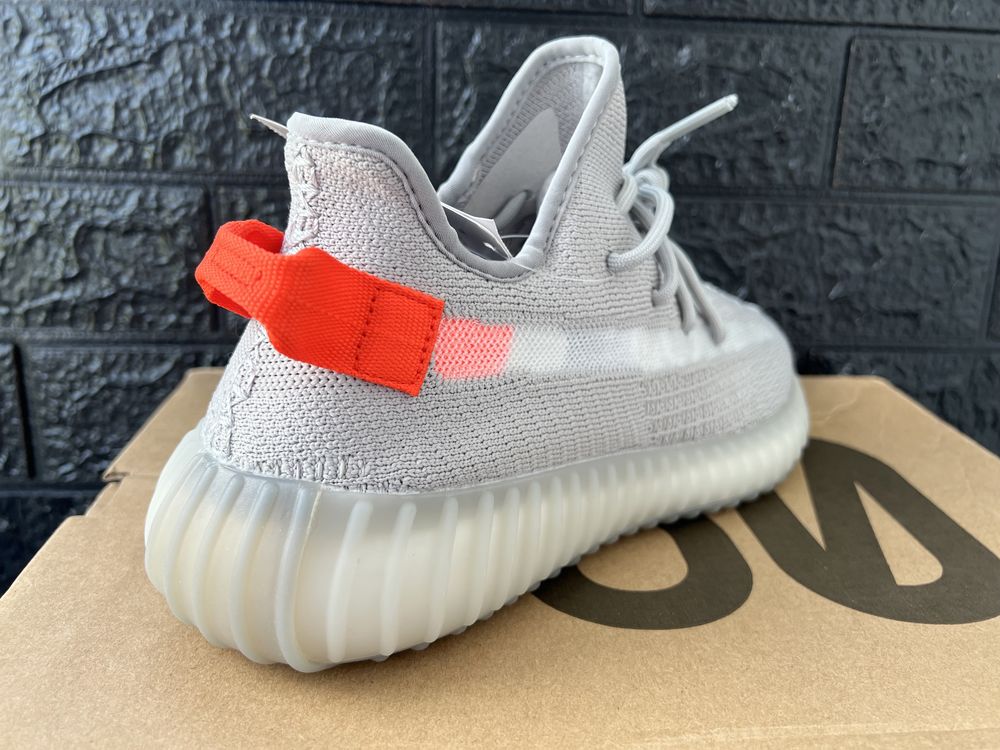 36-46 Yeezy 350 v2 Tail Light