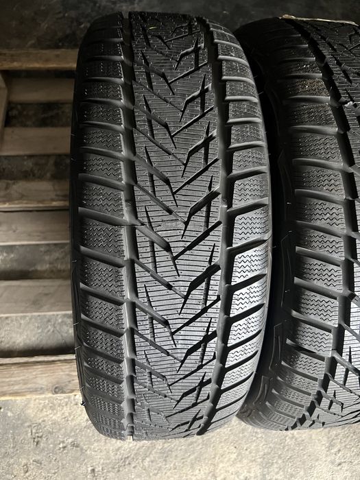 2 anvelope de iarna noi 215/60/16 Vredestein!