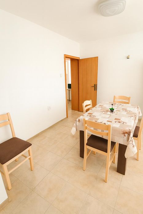 Тристаен апартамент под наем в Център