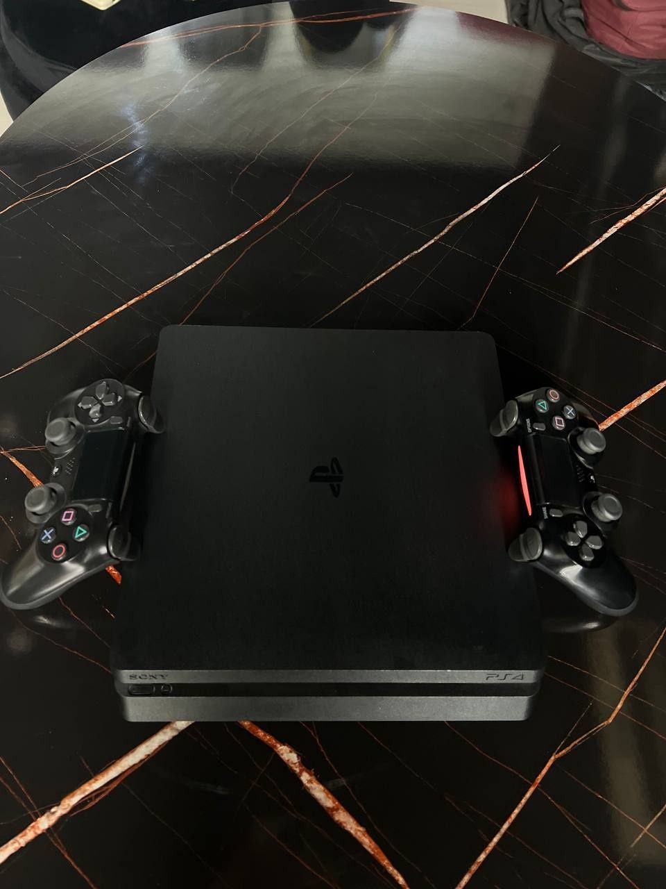 Ps 4 slim 1 trb li