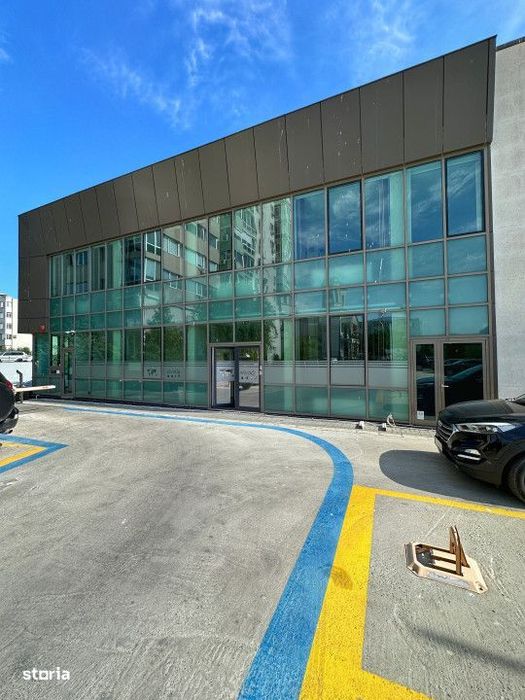 Spatiu comercial stradal cu locuri de parcare privata