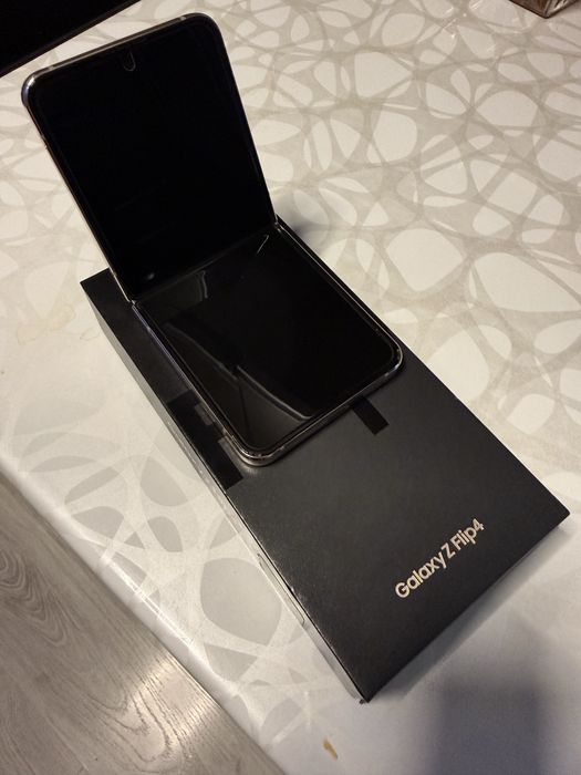 Samsung Galaxy Z Flip4