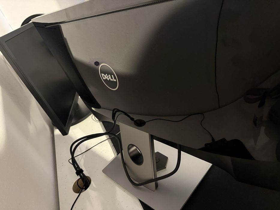 Monitor DELL 24” Full HD