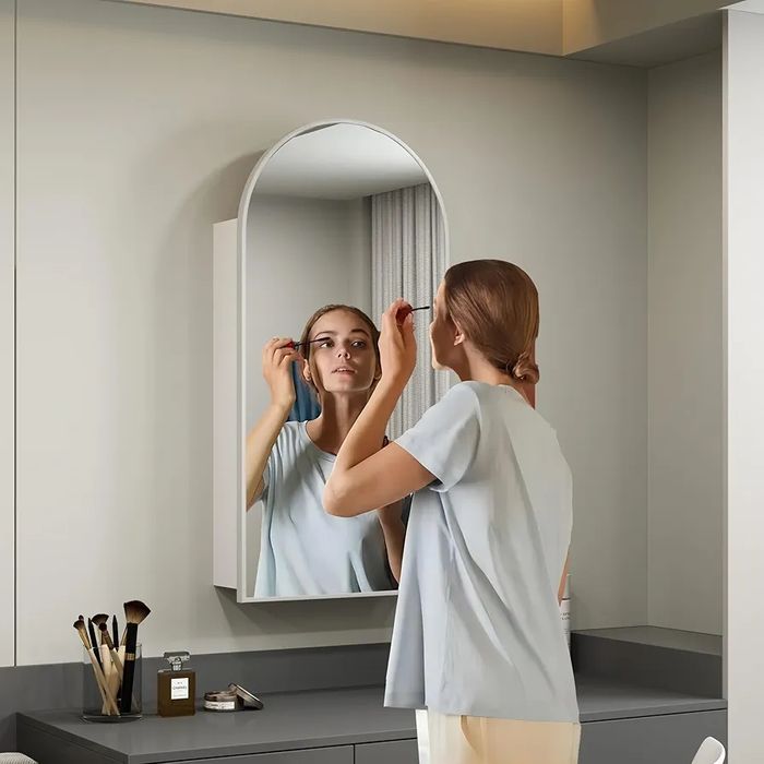 Голямо огледало  с шкаф за баня и др.