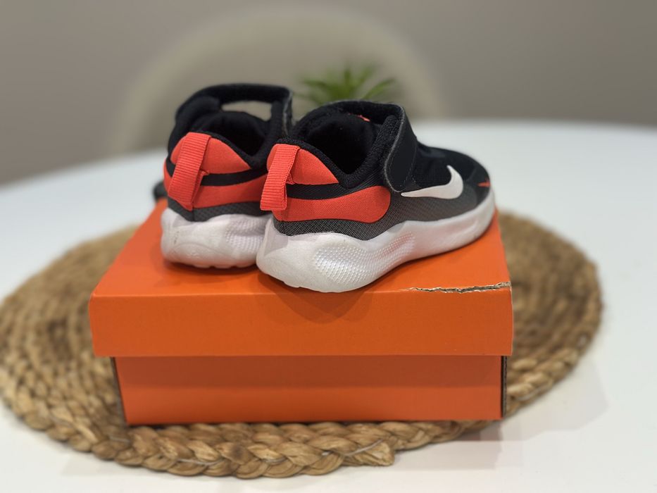 Nike  оригинални маратонки 18,5.