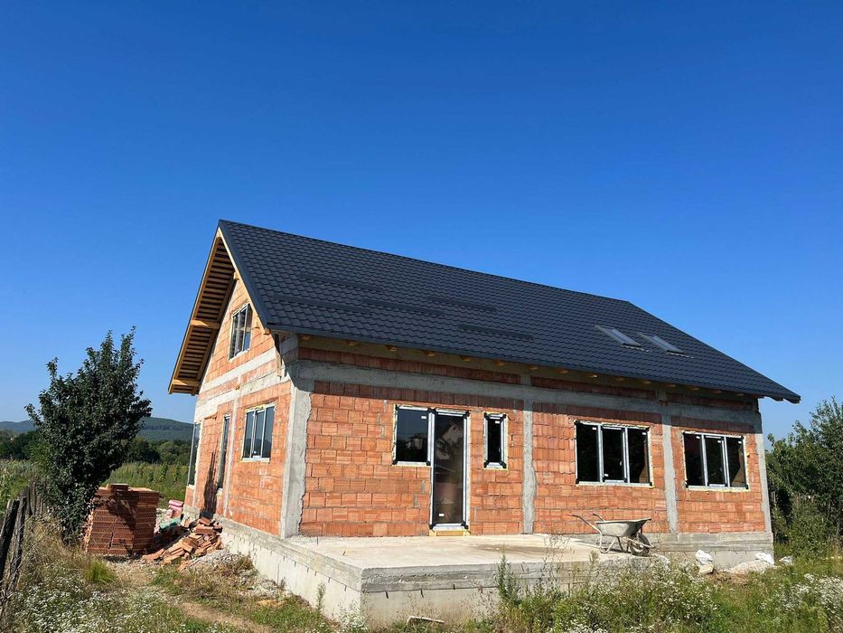 Construcții case la roșu și la cheie