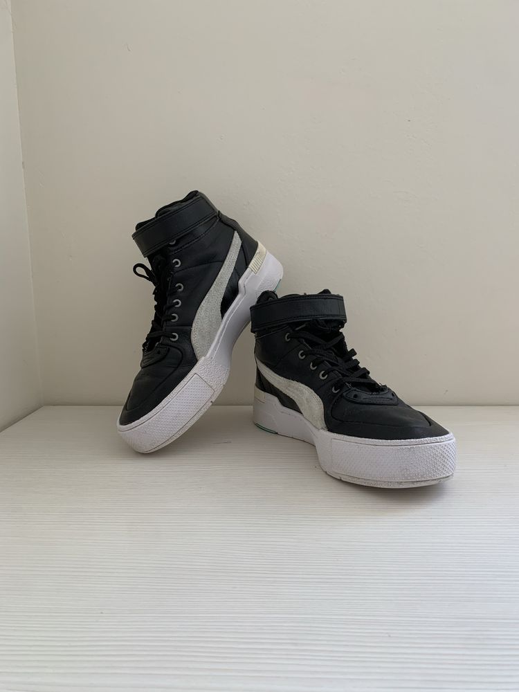 Обувки Puma.
