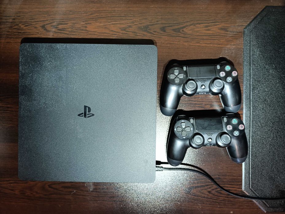 Playstation 4 slim 1TB FIFA23