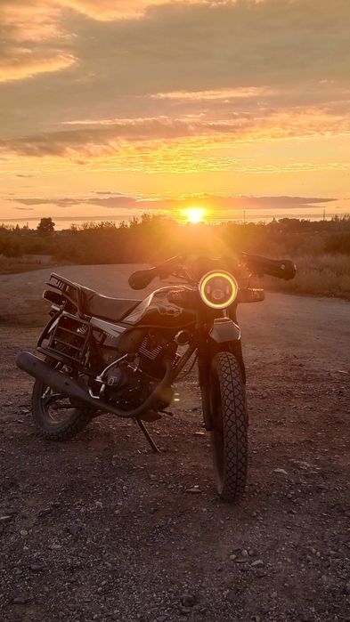 Мотоцикл GSX200.