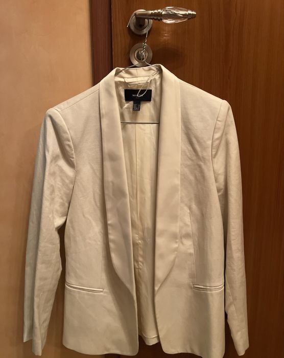 Бяло ленено сако от Mango