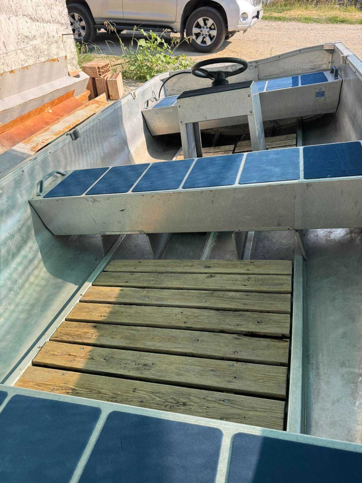 Продавам лодка Linder Sportsman 400