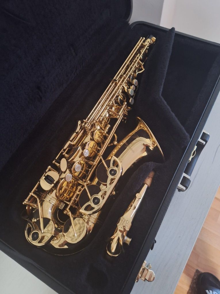 Vând saxofon yanagisawa 901 nou