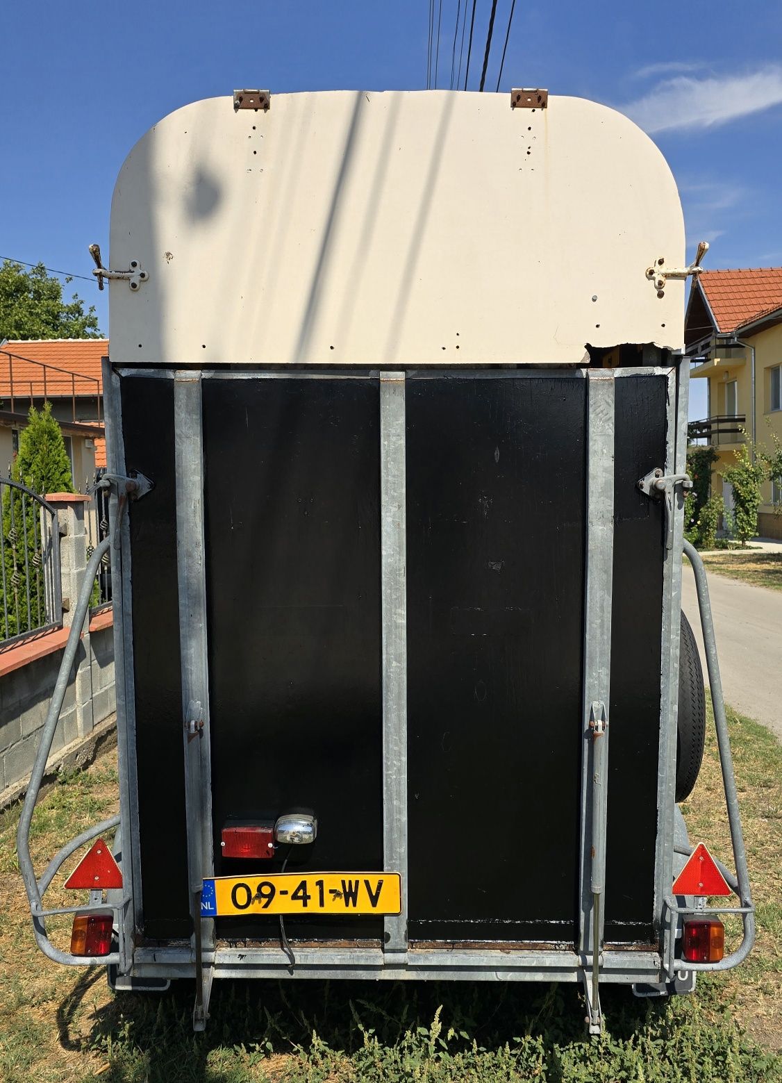 Ремарке за превоз на коне магарета и други животни 3м×1.3м×2.10м 2тона