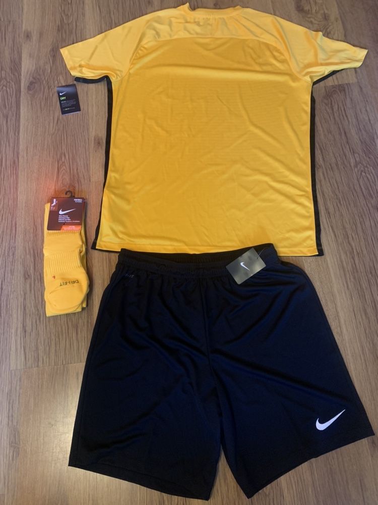 Nike DRI-FIT екипи