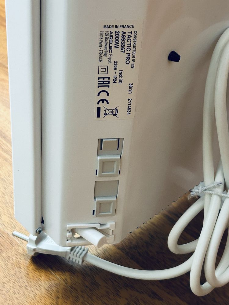 Конвектор 2000W Airelec Tactic Pro[ел. термостат/дигитално управление]