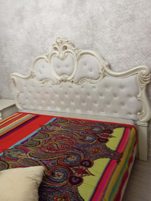 Двухспальная кровать, срочно продам. Состояние отличное, матрас ортопе